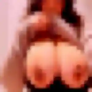 Contacte Giulia, 28 ans à Castelnau-le-Lez en privé