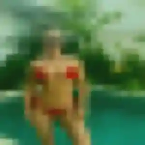 Violette, 26 ans, en ligne à Croix pour un plan cul
