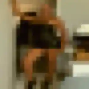 Contacte Noura, 42 ans à Eyguières en privé