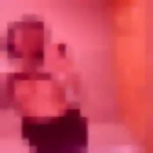 Brune, 21 ans, connectée à Frontignan pour une rencontre coquine