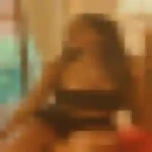 Garance, 23 ans, connectée à Nouzonville pour un plan cul