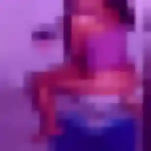Lamia, 20 ans, connectée à Tourcoing pour un plan cul